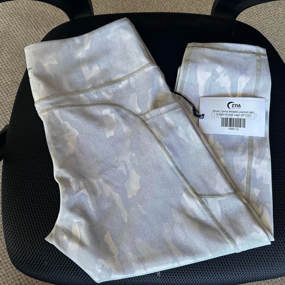 Silver Camo Metallic pocket light n tight hi-rise capri